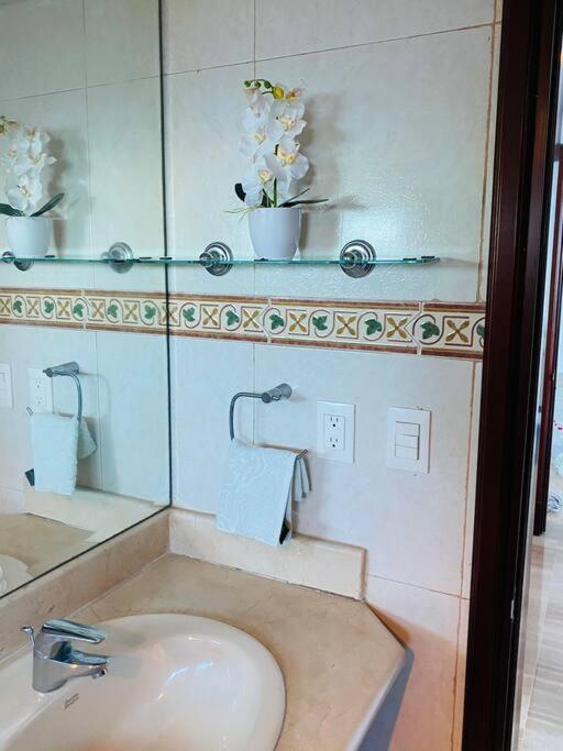 Habitacion Privada Con Vista Al Mar Ambar, Malecon Santo Domingo Esterno foto