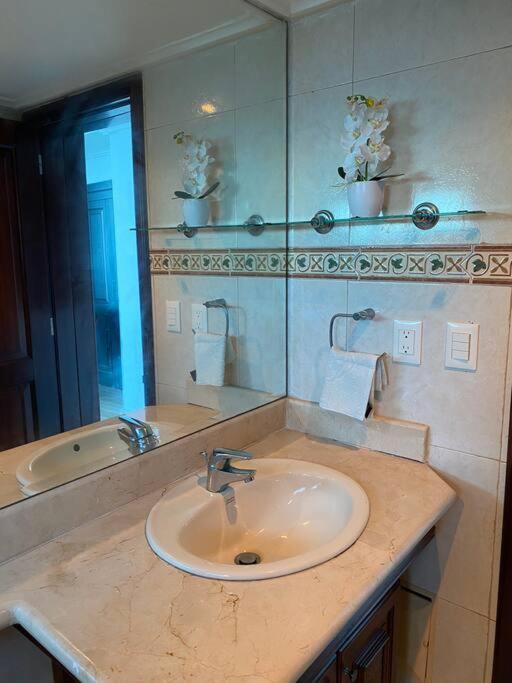 Habitacion Privada Con Vista Al Mar Ambar, Malecon Santo Domingo Esterno foto